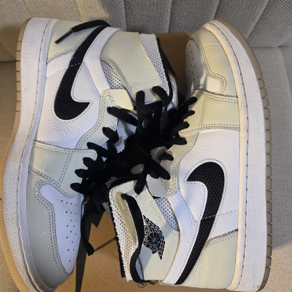 Nike White and Black Women's Sneakers